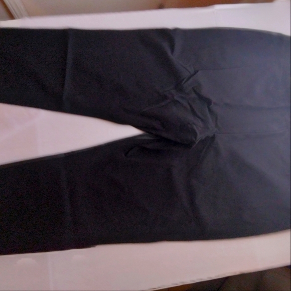 Petite Juliet Chico's Faux Leather Front Black Crop Pant. - Picture 3 of 9